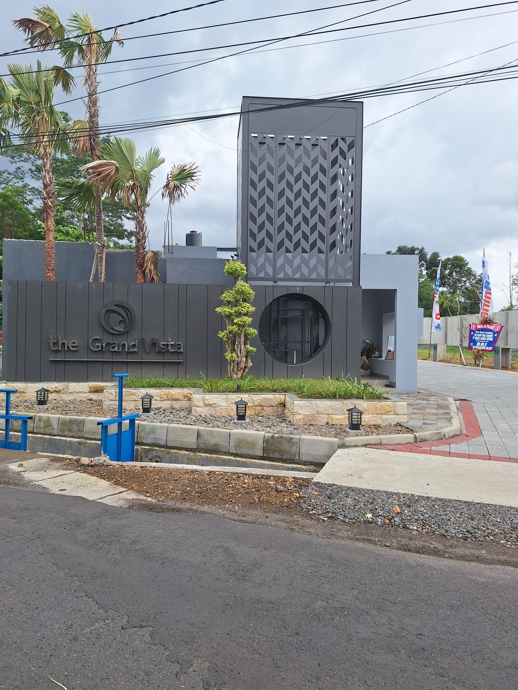 foto gerbang perumahan THE GRAND VISTA RESIDENCE