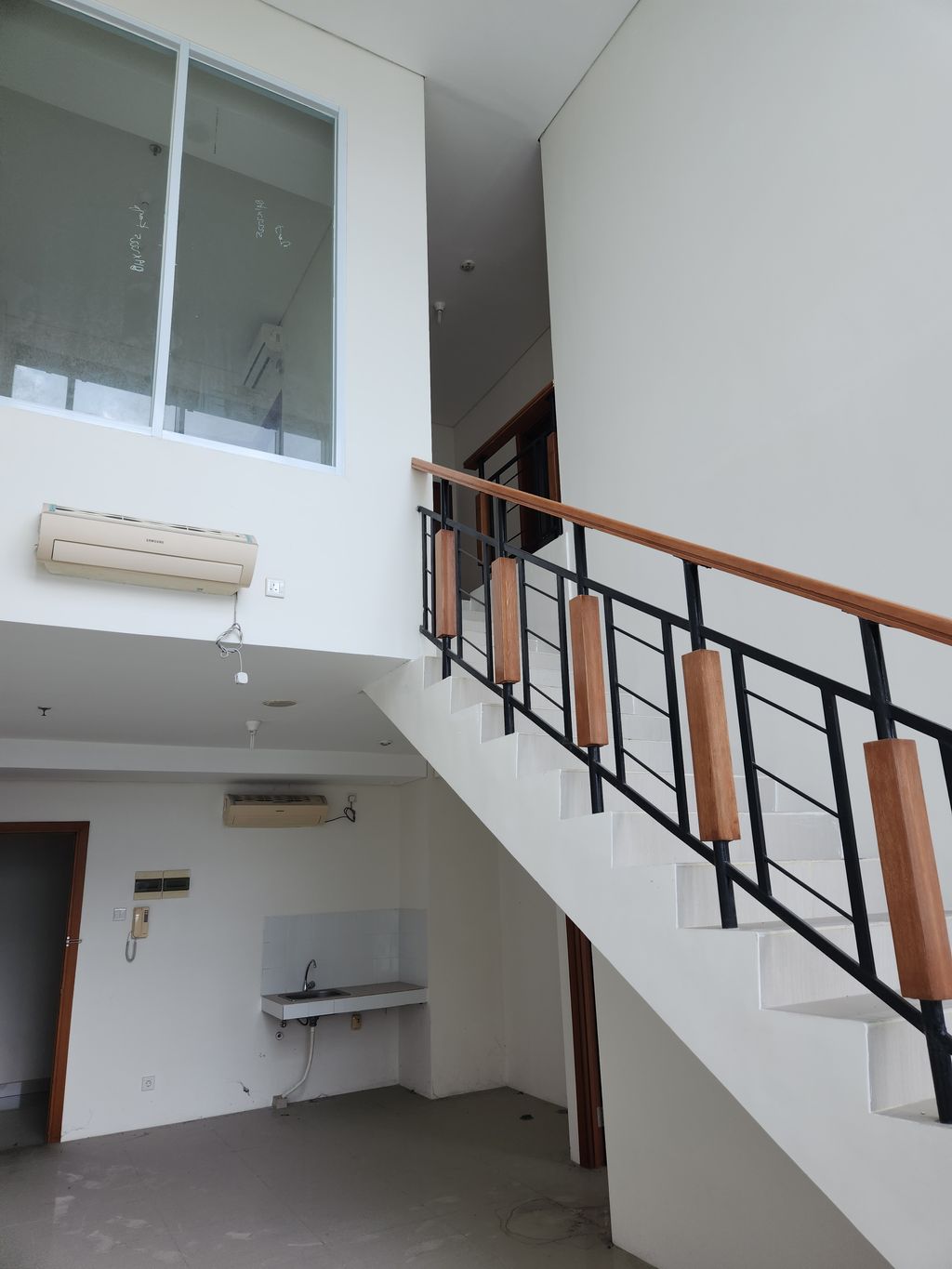 foto tampak rumah tipe Penthouse C perumahan Woodland Park Residence