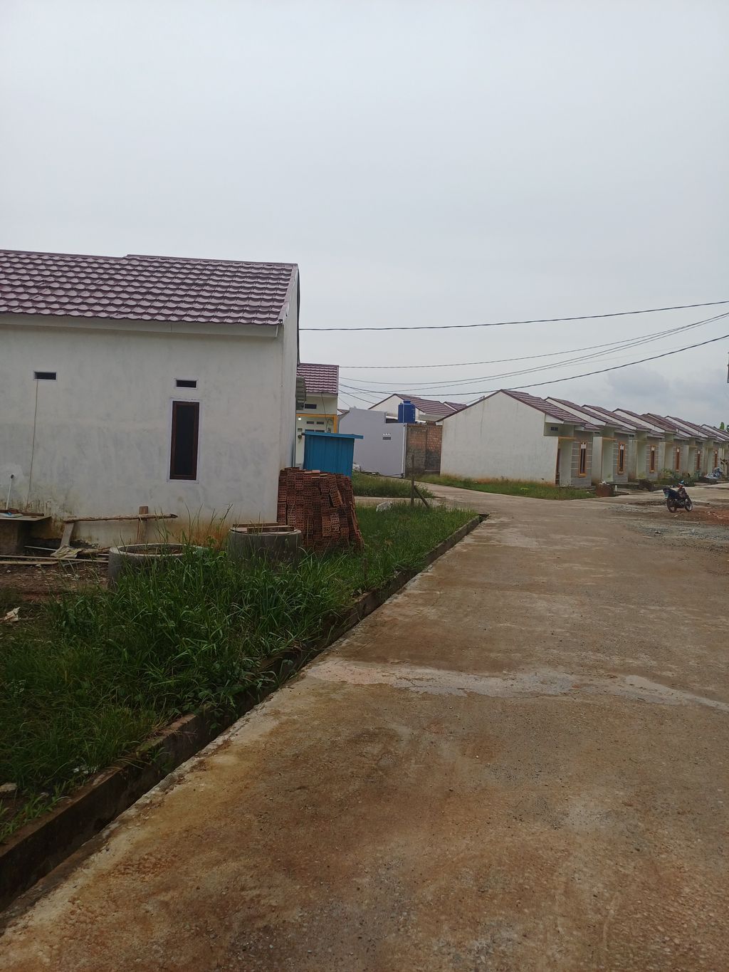 foto posisi tengah perumahan PERUMAHAN ALGHANAMAS Bb