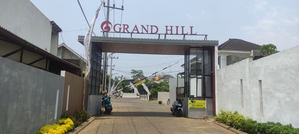 foto gerbang perumahan GRAND HILL TAHAP 7