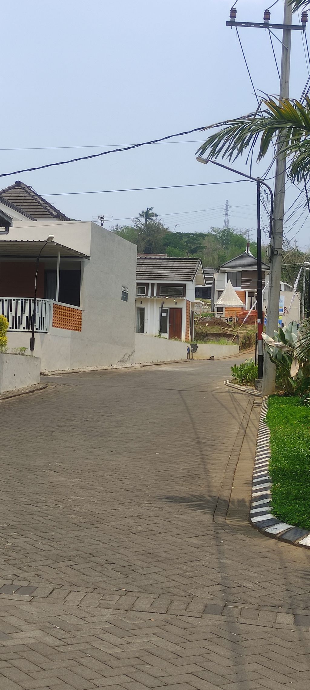 foto posisi tengah perumahan GRAND HILL TAHAP 7