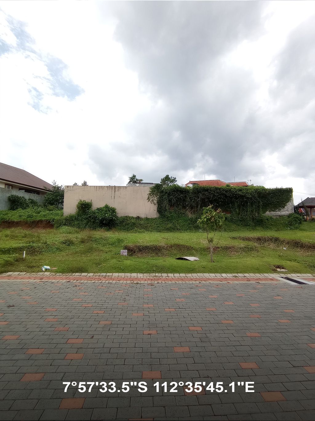 foto contoh rumah perumahan THE COLLINE