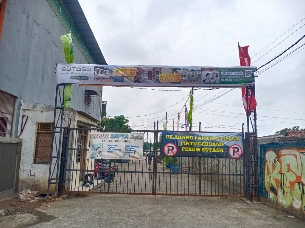 foto gerbang perumahan SUTASA