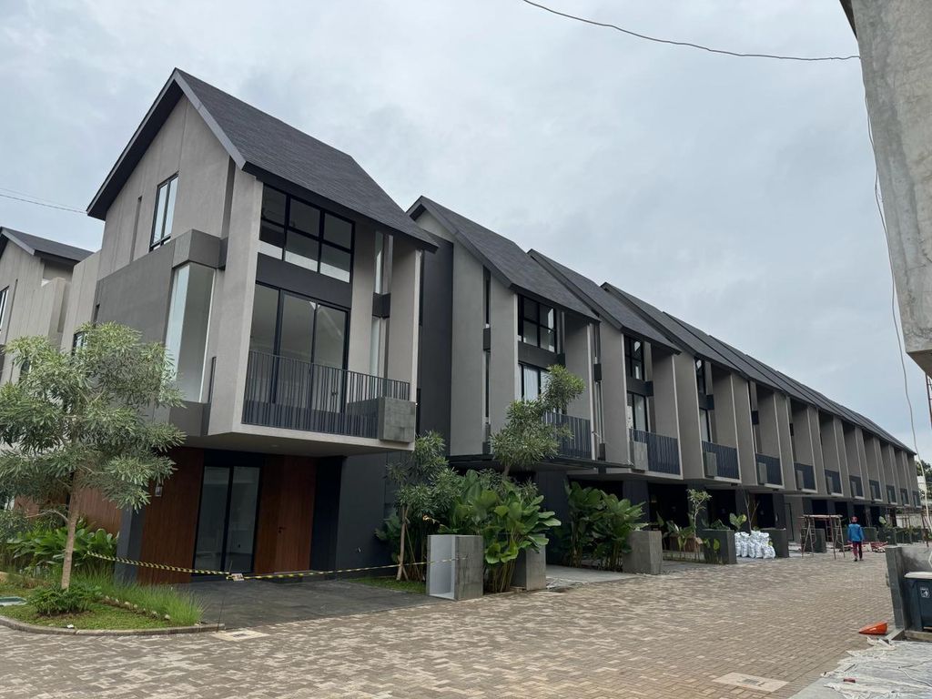 foto tampak rumah tipe 215/102 perumahan Cavana Javateak Land
