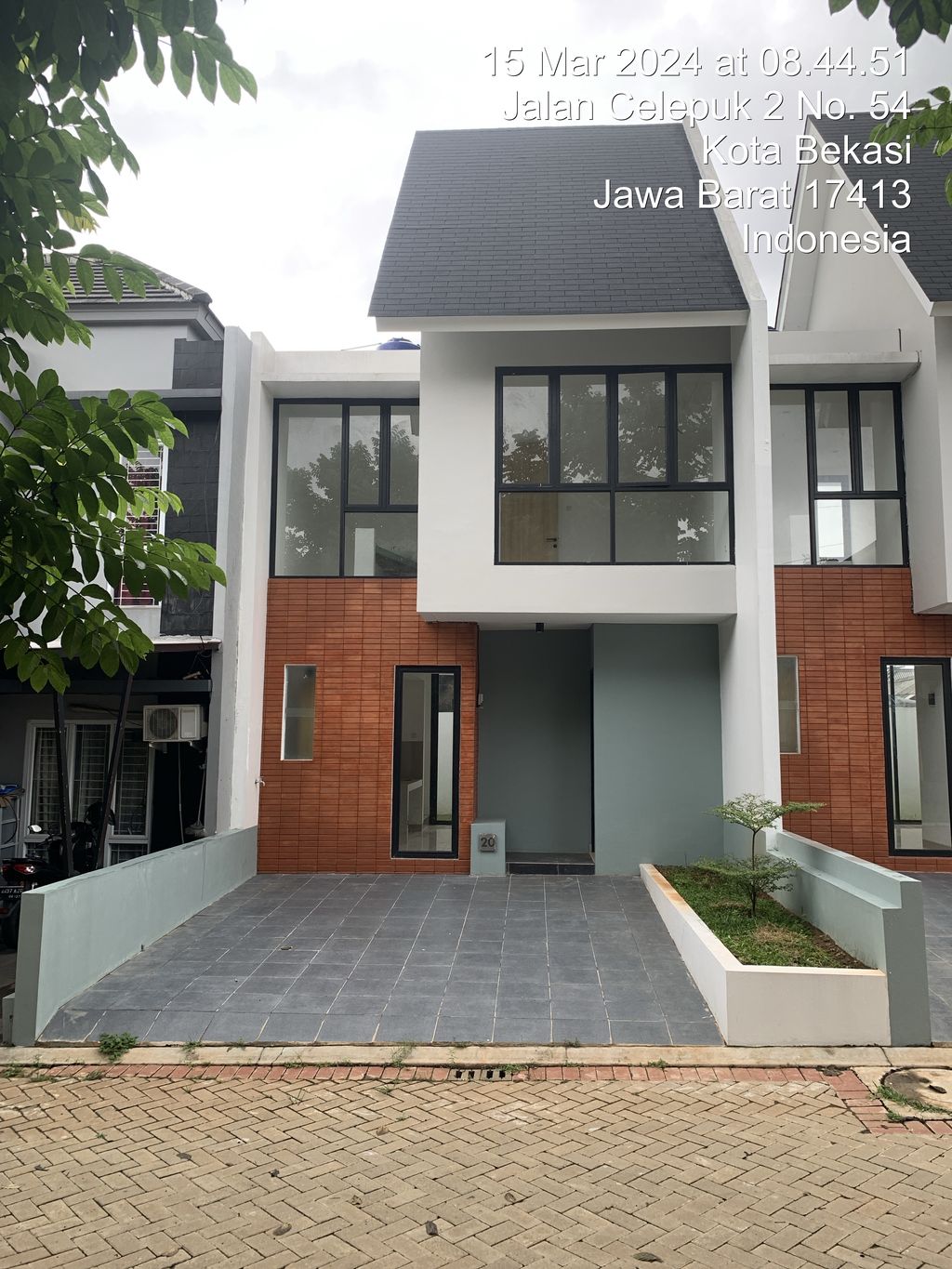 foto contoh rumah perumahan Royal Botanica Residence