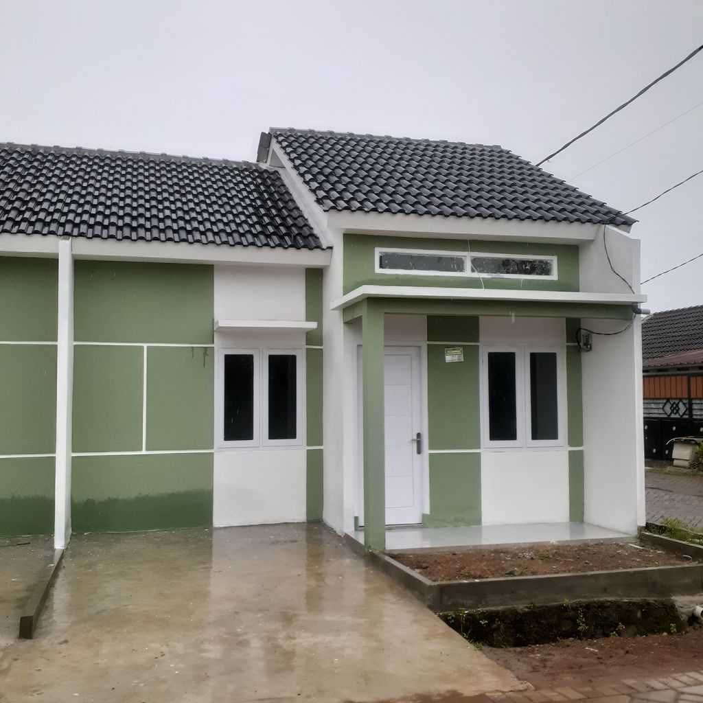 foto tampak rumah tipe 36/60 perumahan Graha Cibogo