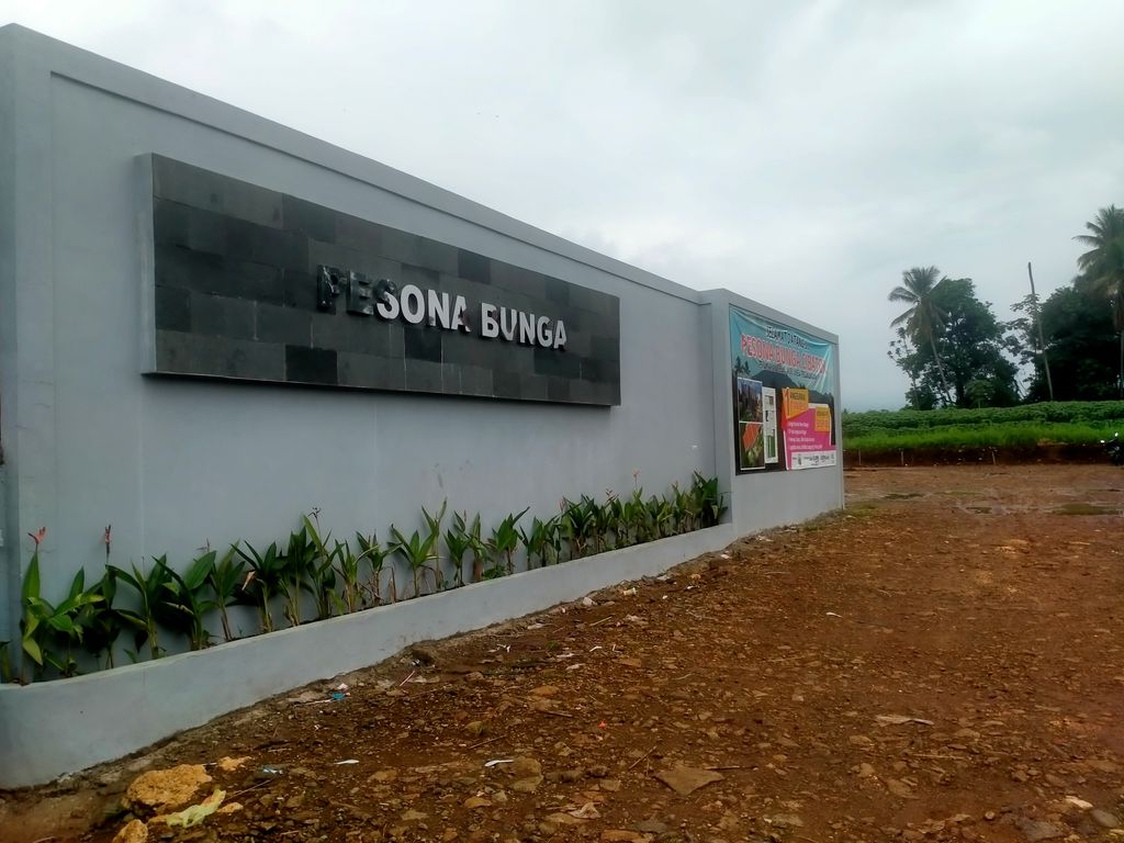 foto gerbang perumahan PESONA BUNGA CIBATOK