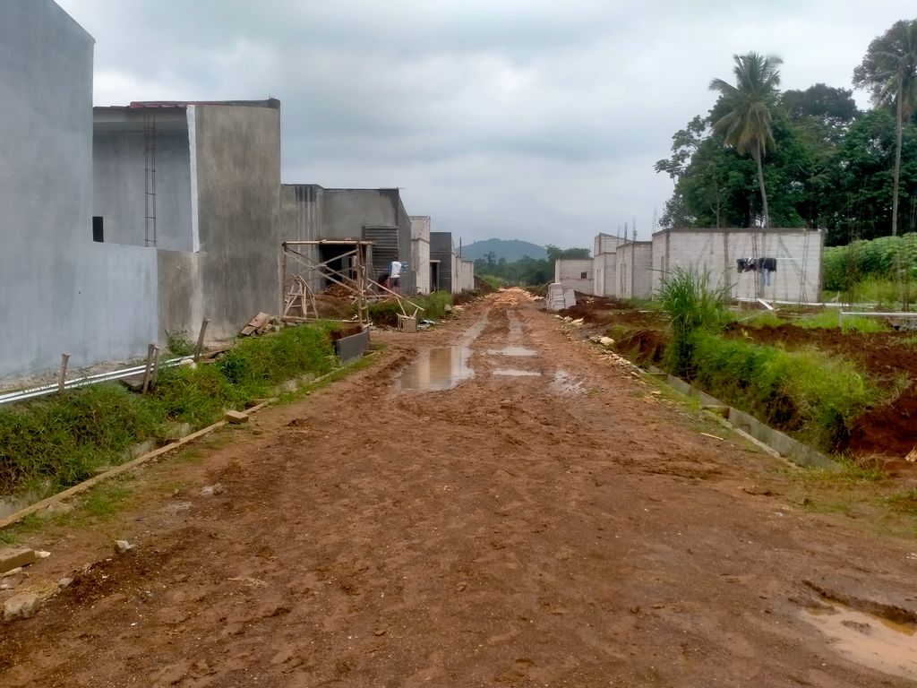 foto posisi tengah perumahan PESONA BUNGA CIBATOK