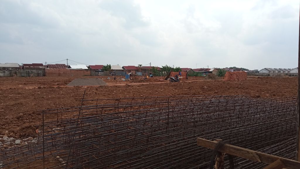 foto posisi tengah perumahan TAMAN BHUMI KIRANA