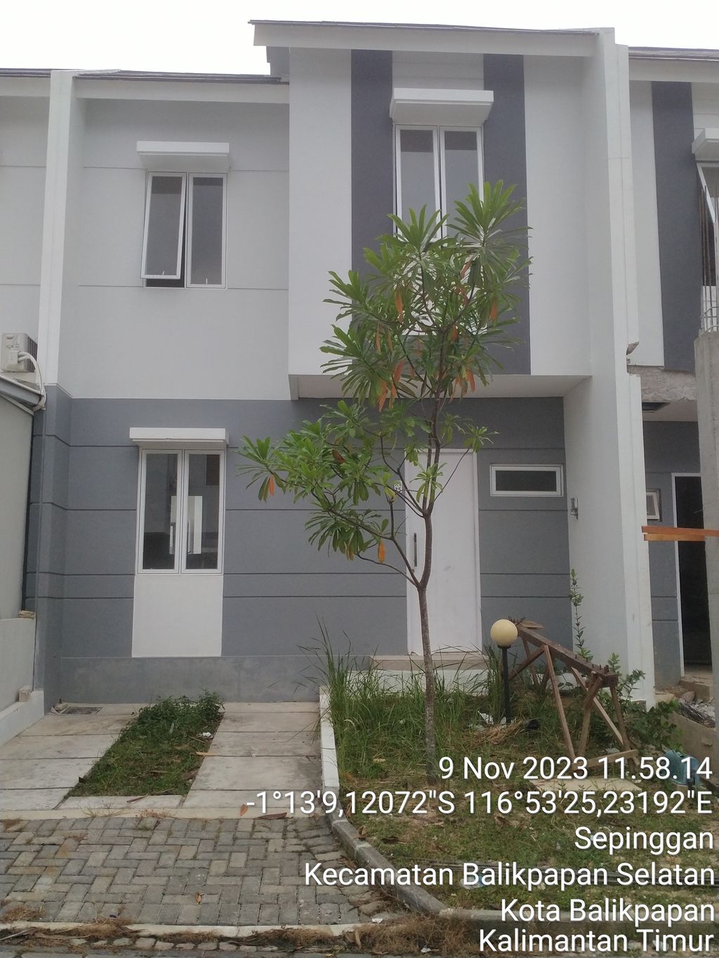 foto tampak rumah tipe Detail 57. perumahan GRAND CITY BALIKPAPANCLUSTER HAYFIELD TAHAP 2