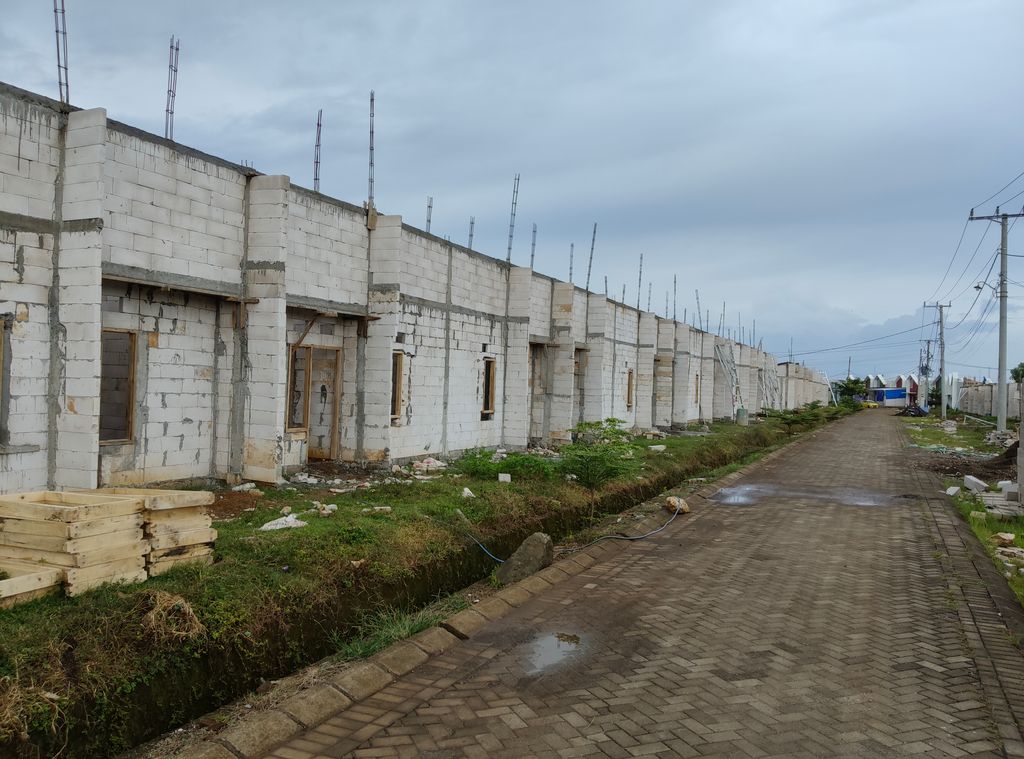 foto posisi tengah perumahan Pesona Bandara Regency Cluster Poros