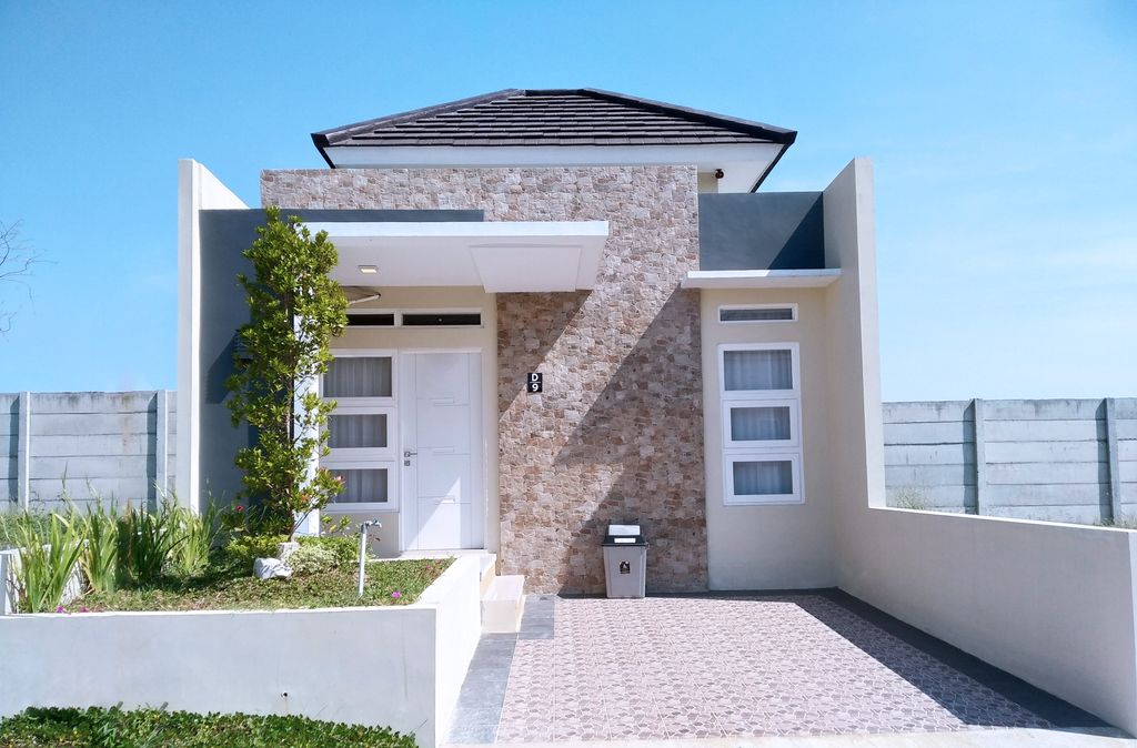 foto tampak rumah tipe 42/69 perumahan KARISMA RESIDENCE CIREBON