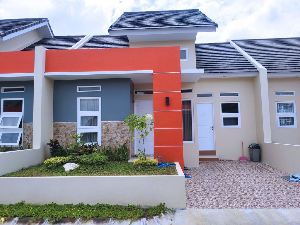 foto tampak rumah tipe 52/107 perumahan KARISMA RESIDENCE CIREBON