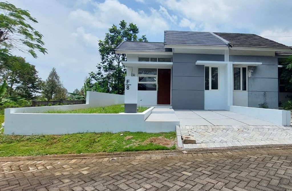 foto tampak rumah tipe Fresia 32 perumahan BSB Village Aurora Terrace