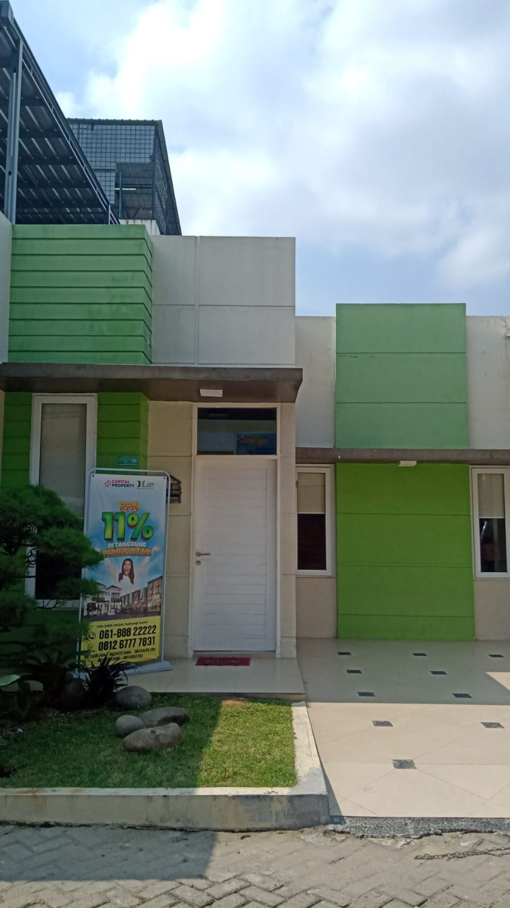 foto tampak rumah tipe METROPOLIS perumahan J-PARADISE