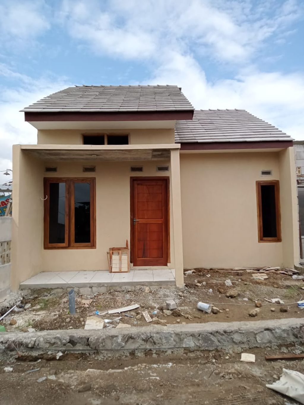 foto tampak rumah tipe 36 perumahan Moderna Residence