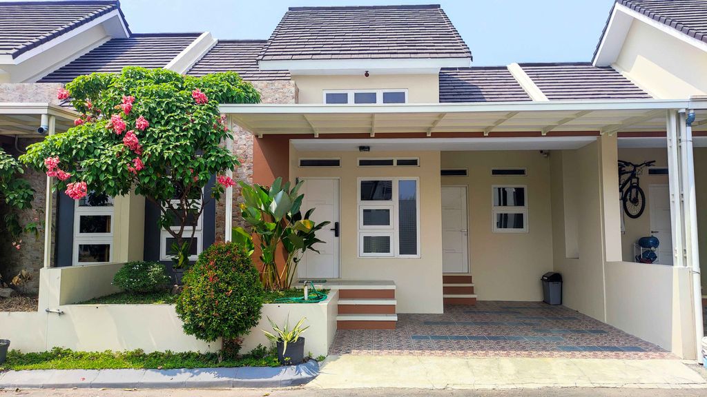 foto tampak rumah tipe 71/117 perumahan KARISMA RESIDENCE CIREBON