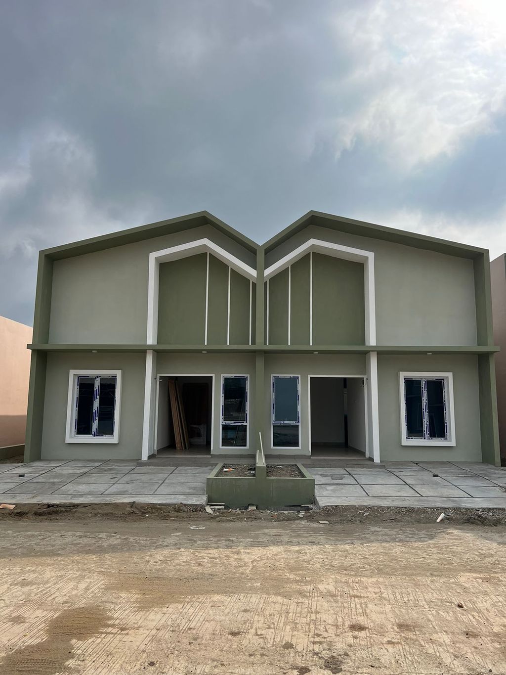 foto tampak rumah tipe VIOLIN perumahan CENTER PARK HARMONY