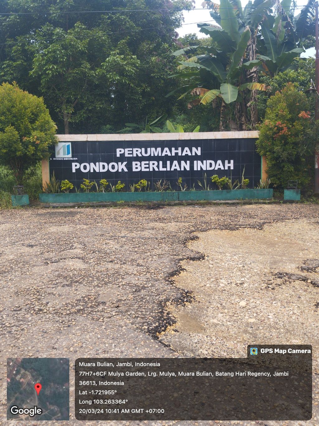 foto gerbang perumahan Pondok Berlian Indah.