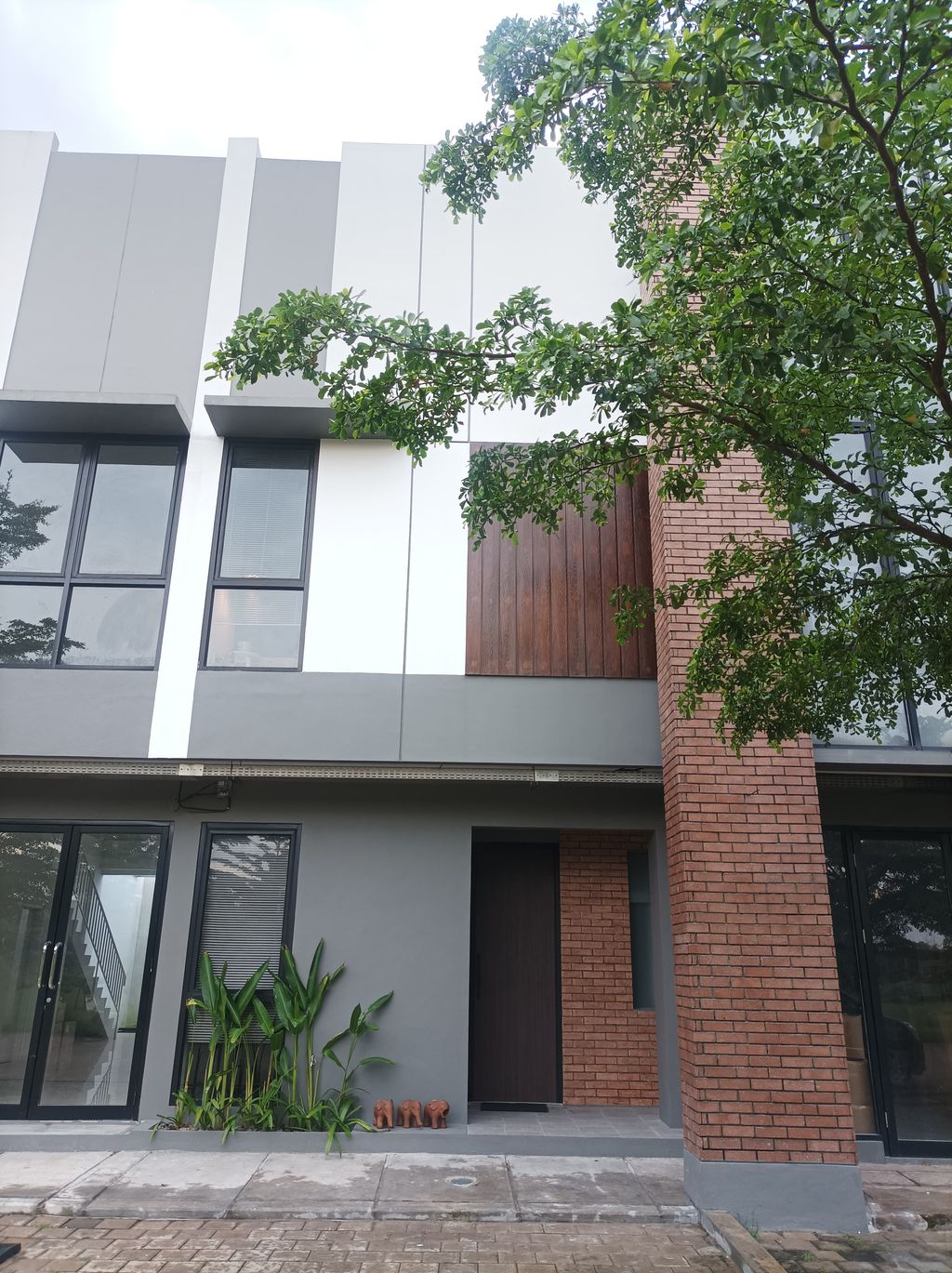 foto tampak rumah tipe SOHO Superior perumahan Kota Baru Srivijaya
