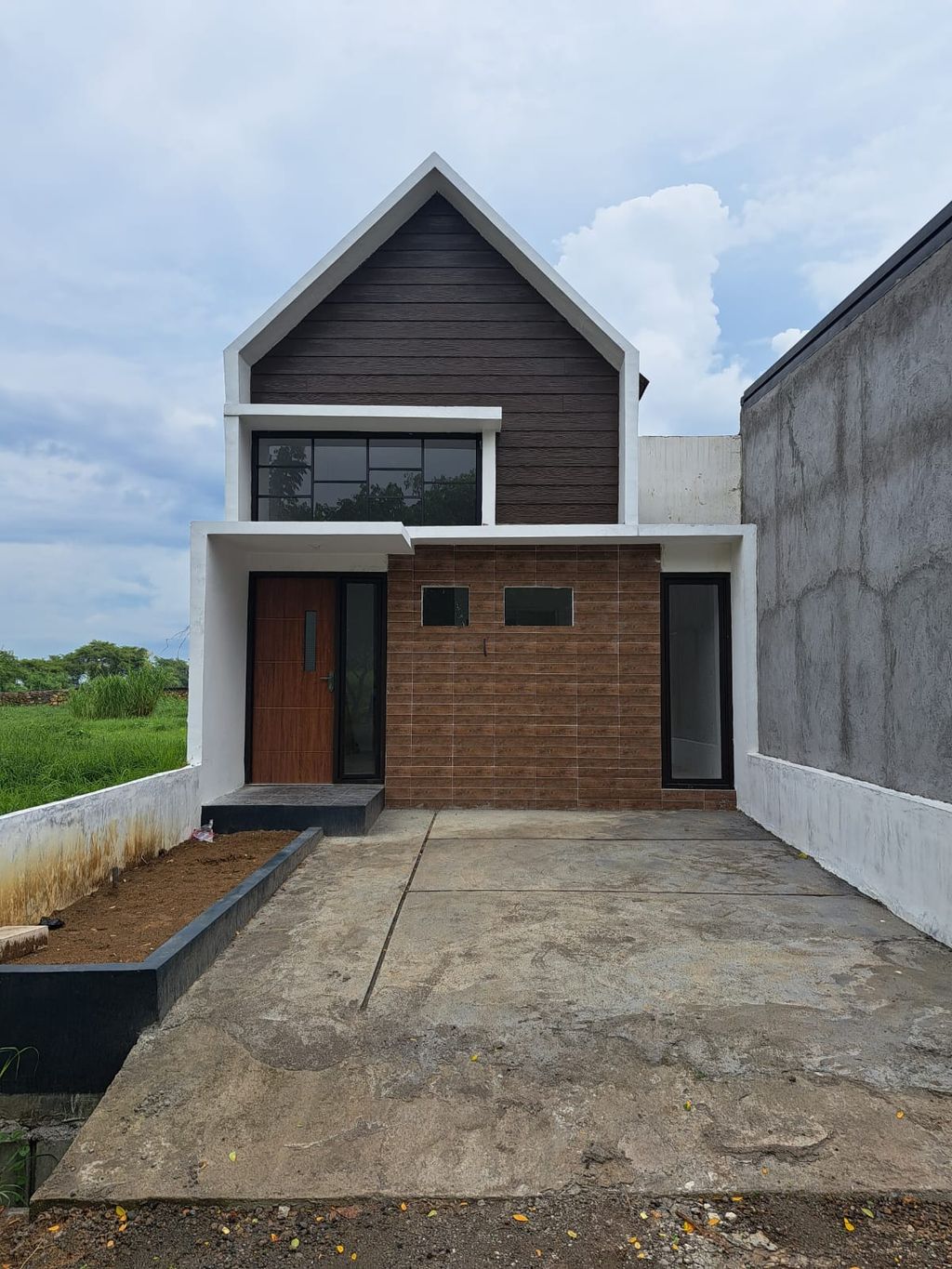 foto tampak rumah tipe 36/80 perumahan PERUM. THE QUEEN RESIDENCE