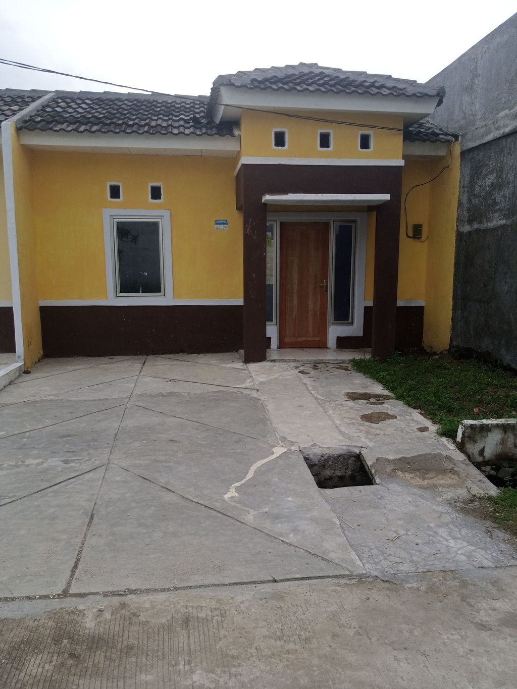 foto tampak rumah tipe 22/128 perumahan GRAMAPURI PERSADA