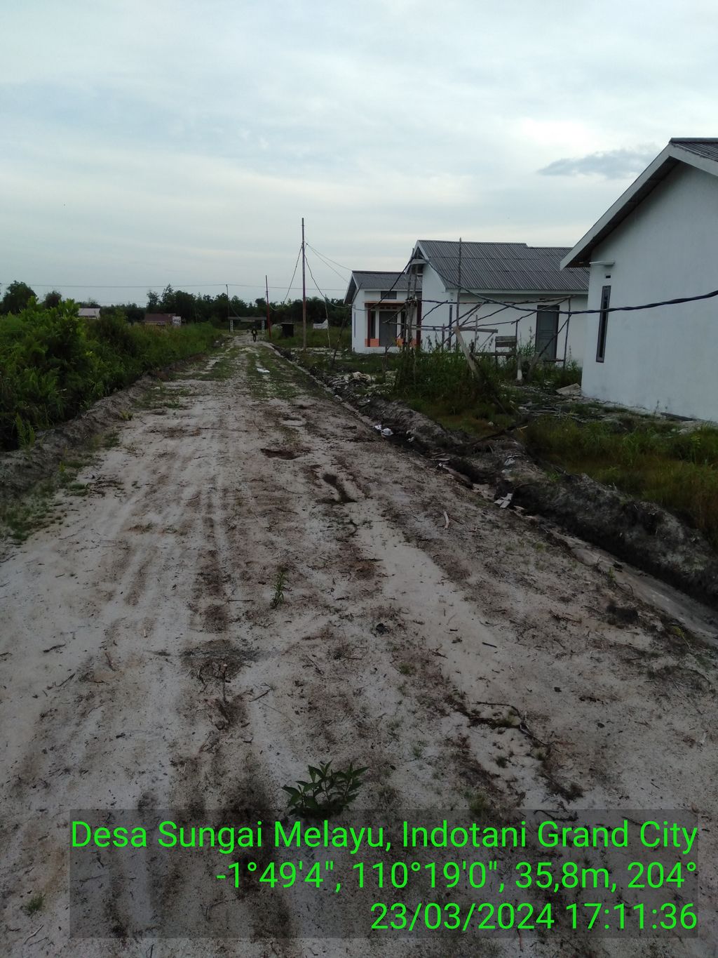 foto posisi tengah perumahan INDOTANI GREEN CITY
