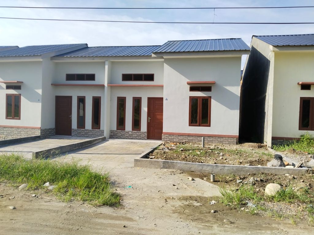 foto tampak rumah tipe MAWAR perumahan KOTA BARU SEI MENCIRIM