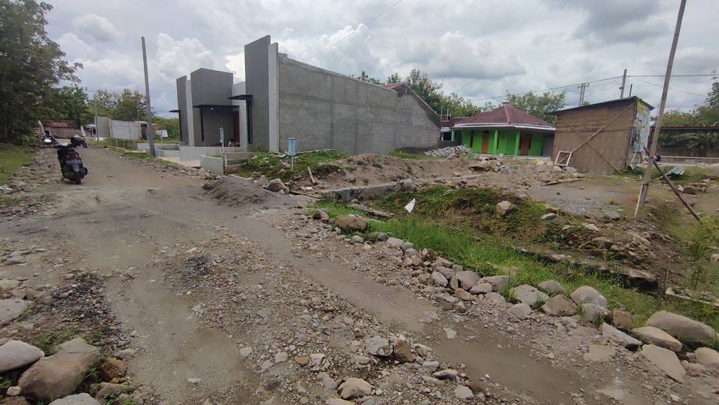 foto posisi tengah perumahan Casa Primera Kroyo