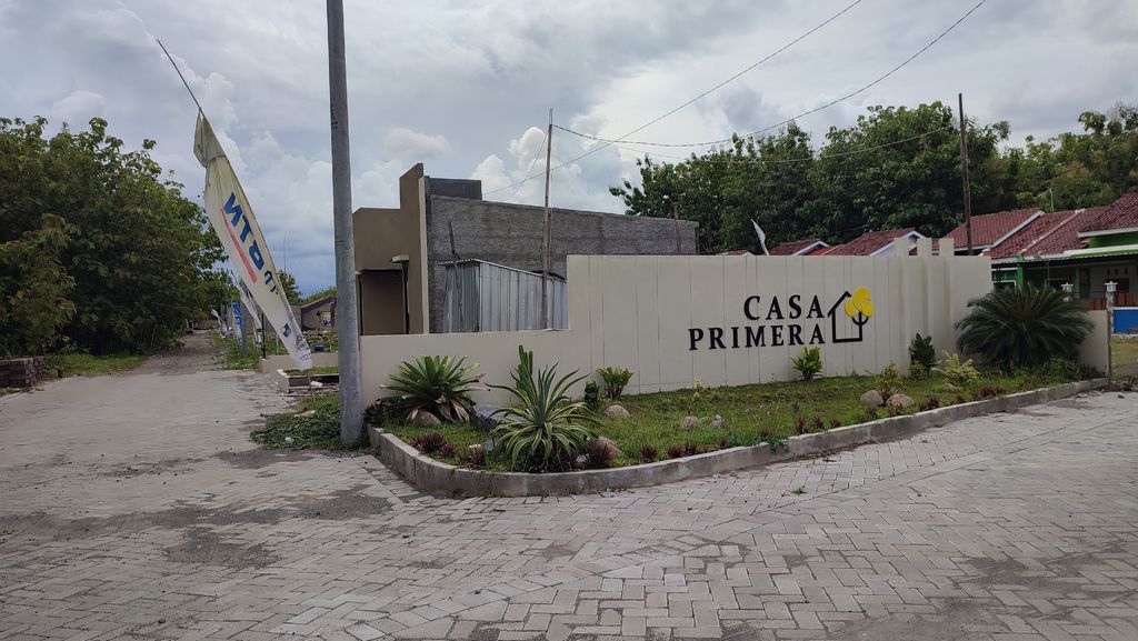 foto gerbang perumahan Casa Primera Kroyo
