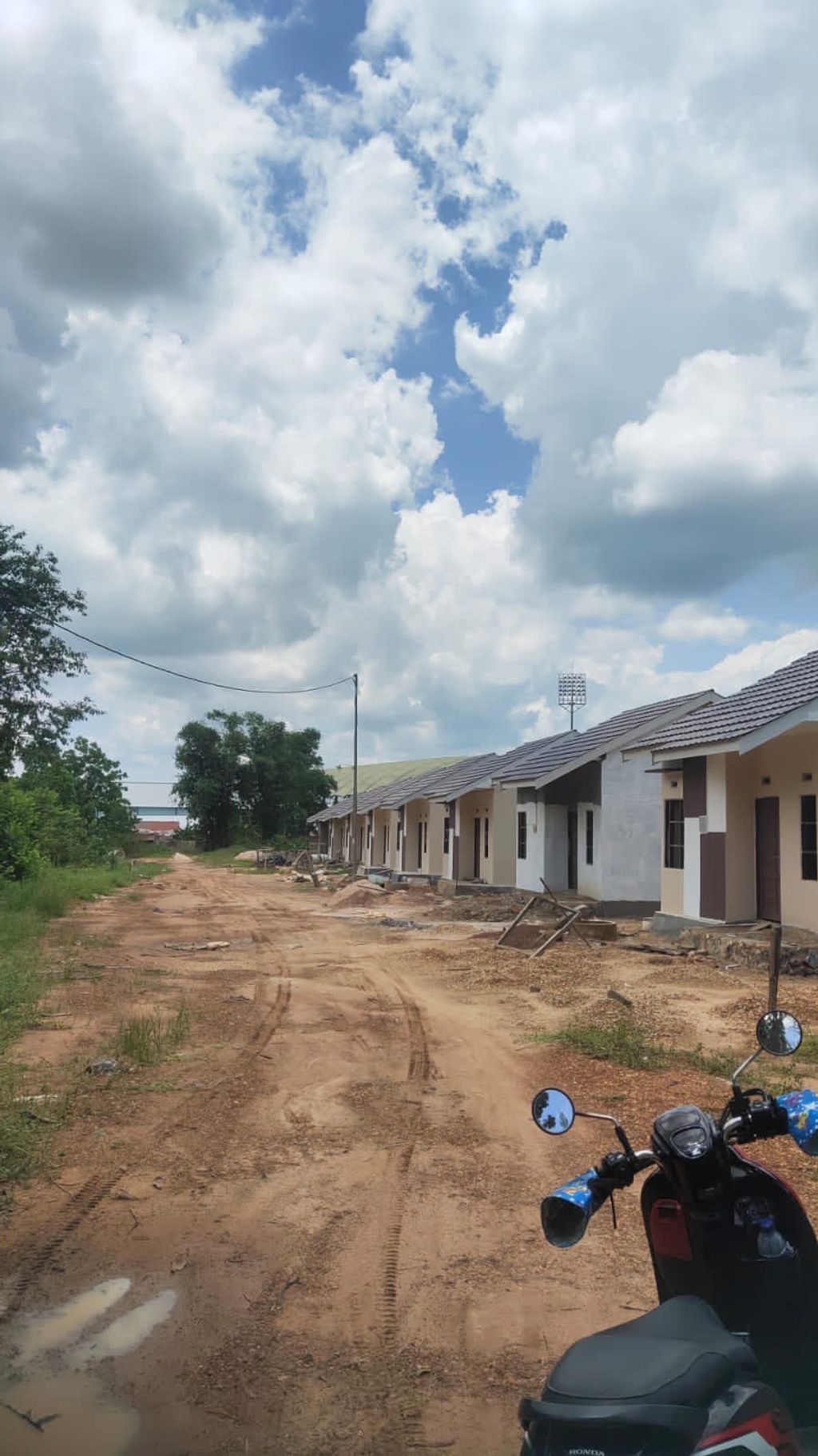 foto gerbang perumahan MAHKOTA RIDILLA 13