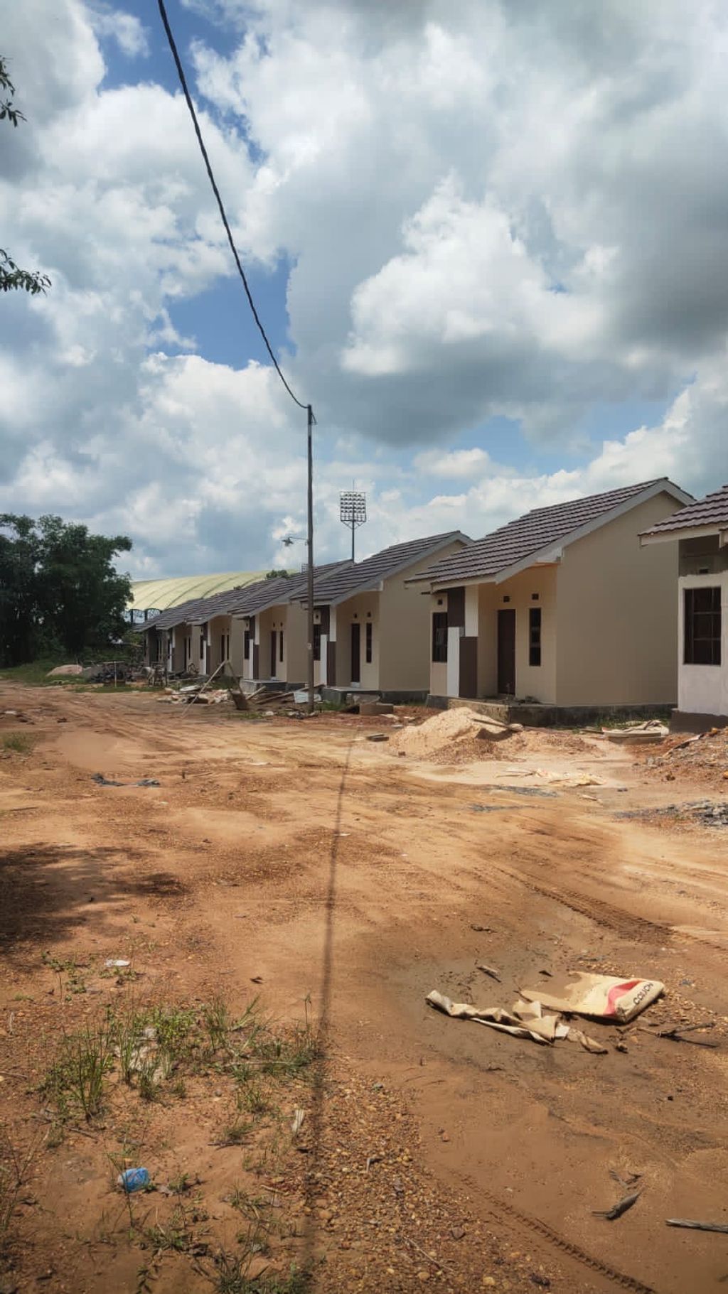 foto posisi tengah perumahan MAHKOTA RIDILLA 13