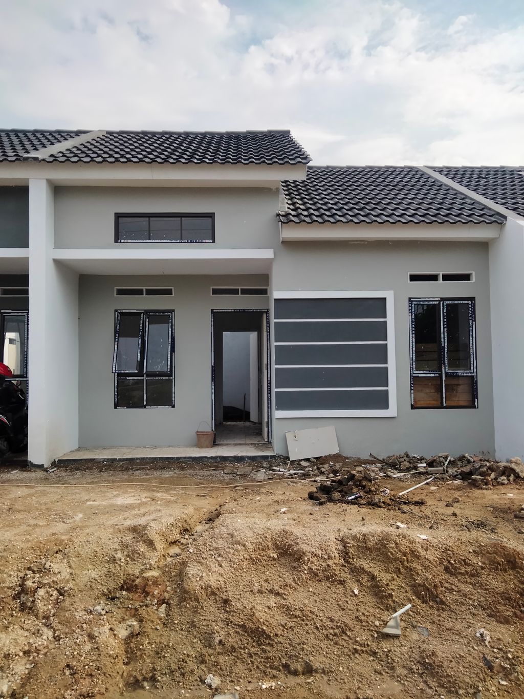 foto contoh rumah perumahan GRAHA PESONA SAGA