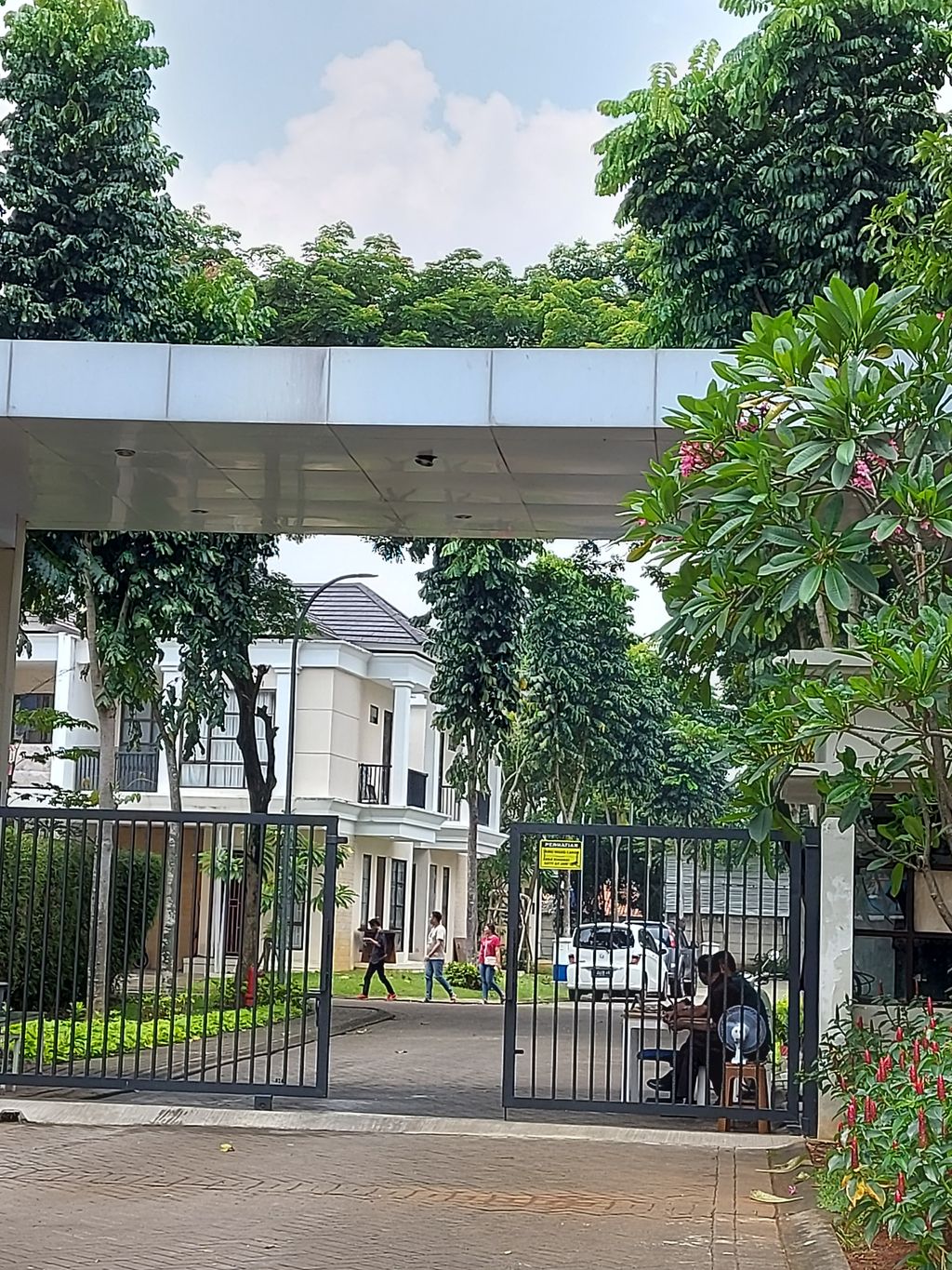 foto posisi tengah perumahan GRAHA RAYA FORTUNE VILLAS