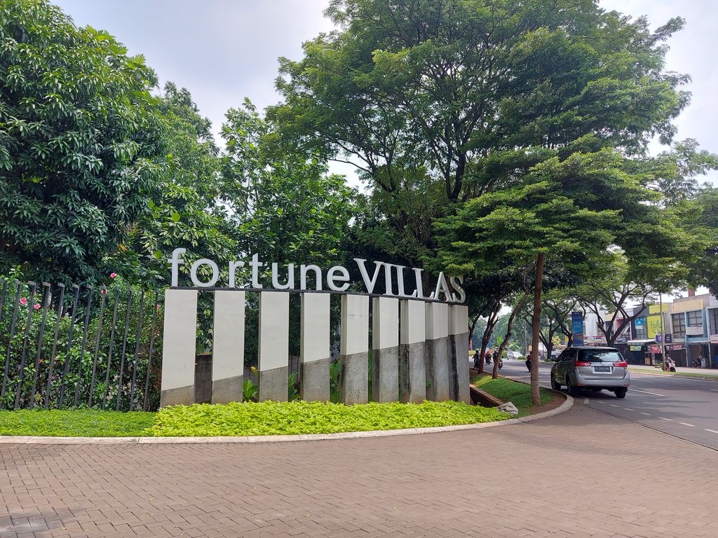 foto gerbang perumahan GRAHA RAYA FORTUNE VILLAS