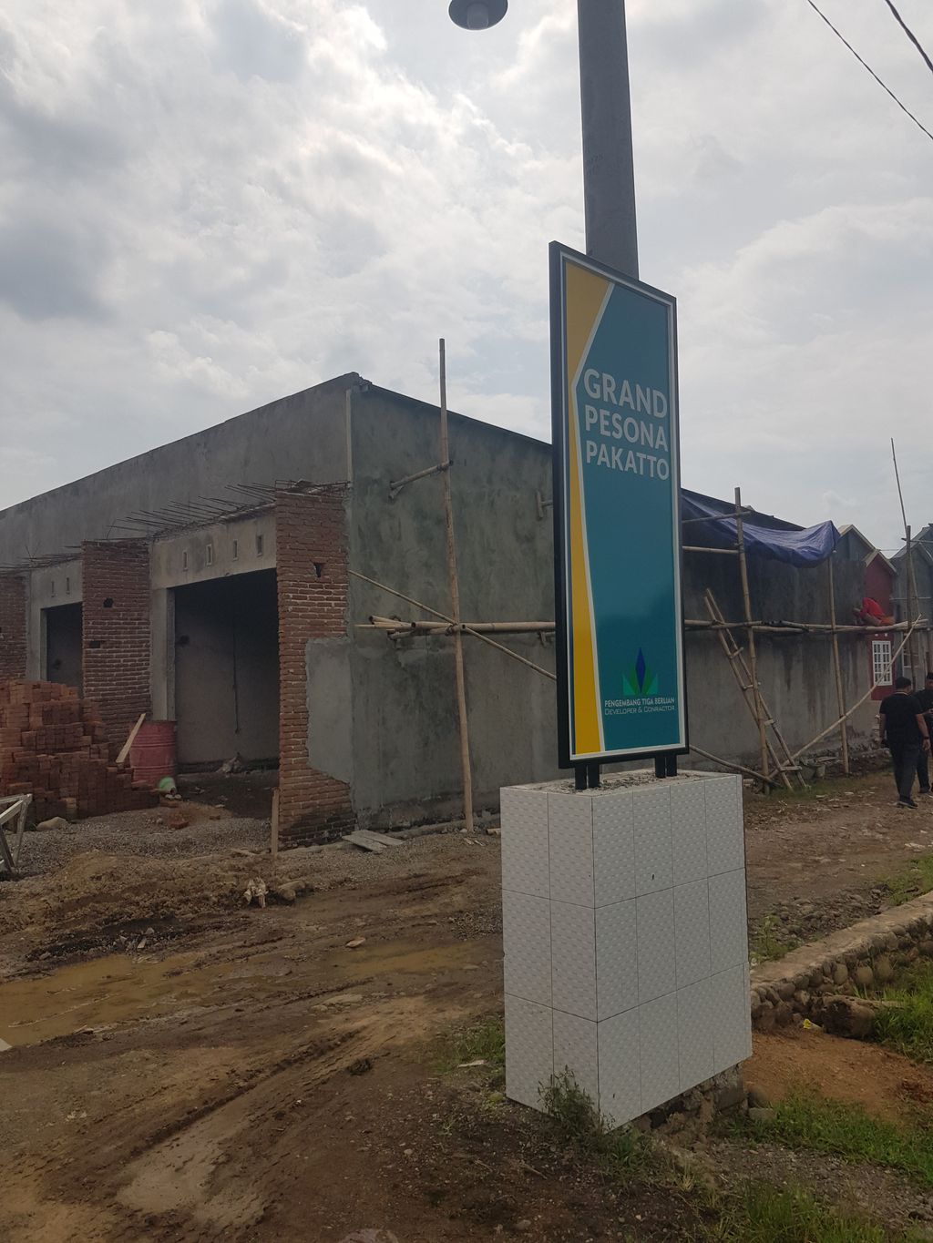 foto gerbang perumahan Grand Pesona Pakatto