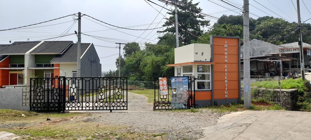 foto gerbang perumahan Imanan Extension