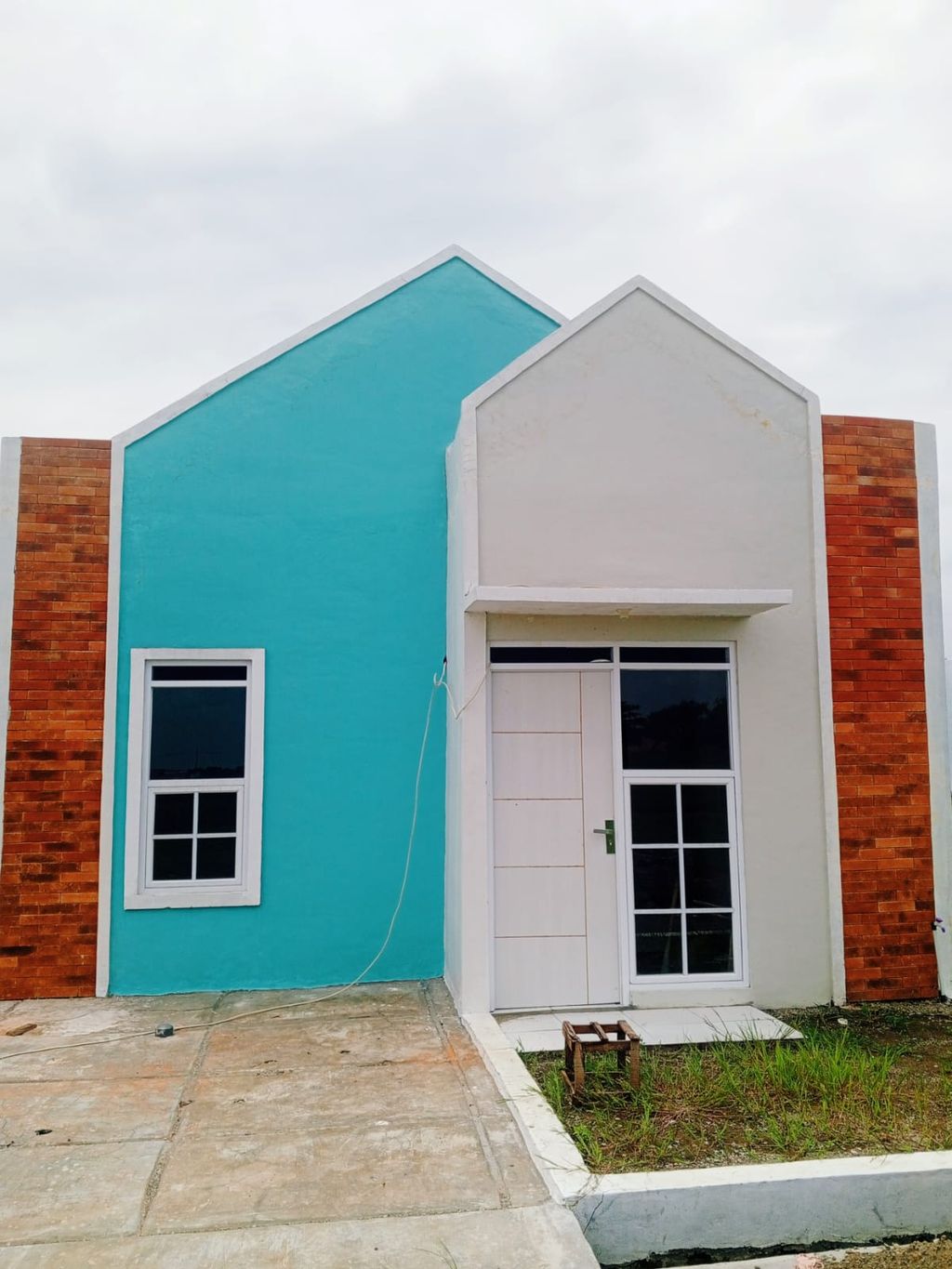 foto tampak rumah tipe 30/60 perumahan TSURAYYALAND ASIH CISAMBENG