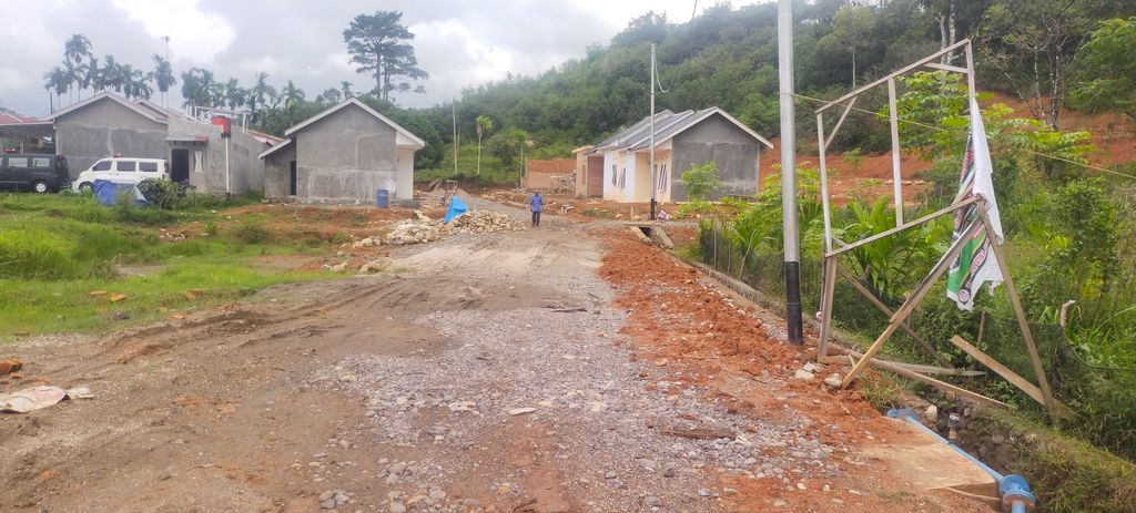 foto gerbang perumahan RATU RESIDENCE II