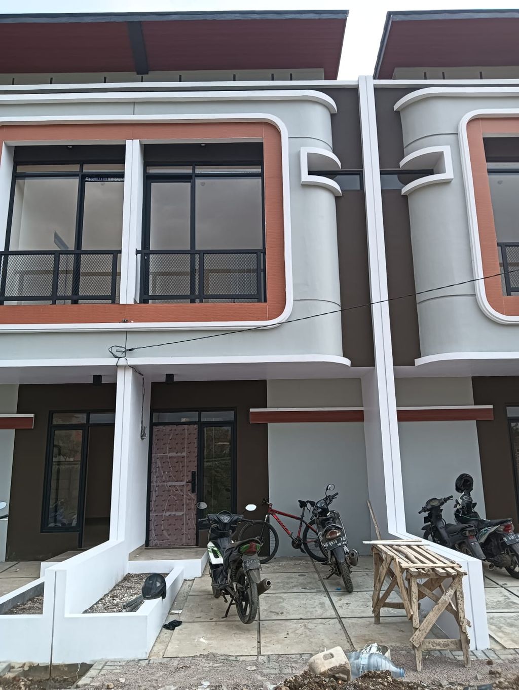 foto tampak rumah tipe 47 Compact (515) perumahan G-Land Ciwastra Park 2