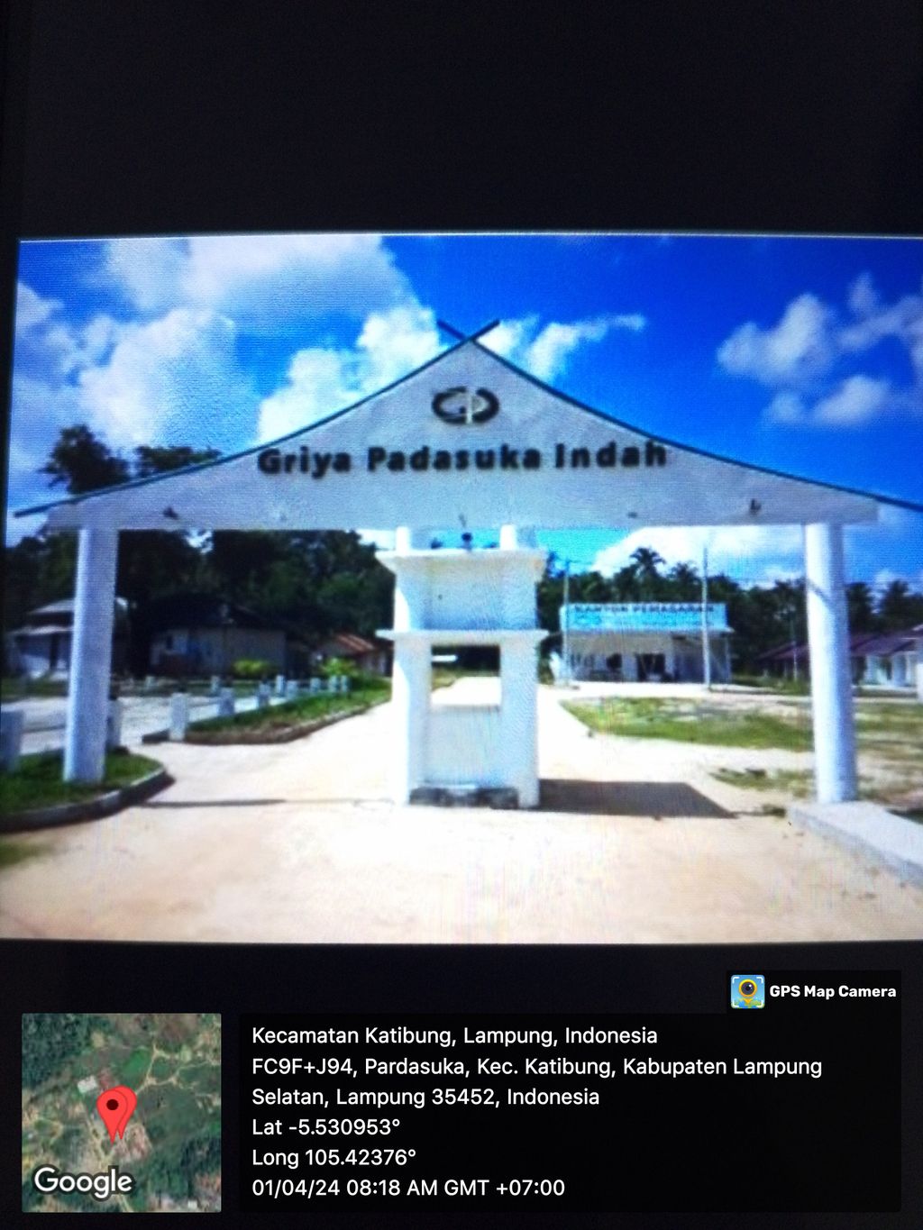 foto gerbang perumahan Griya Padasuka Indah