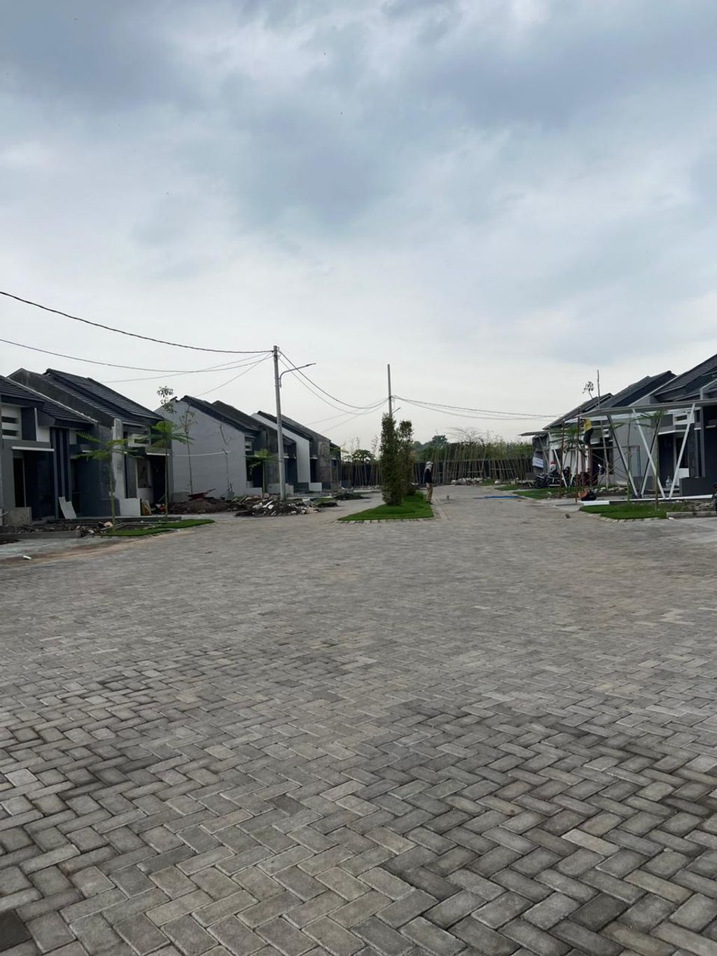 foto posisi tengah perumahan Perumahan Woodville Residence