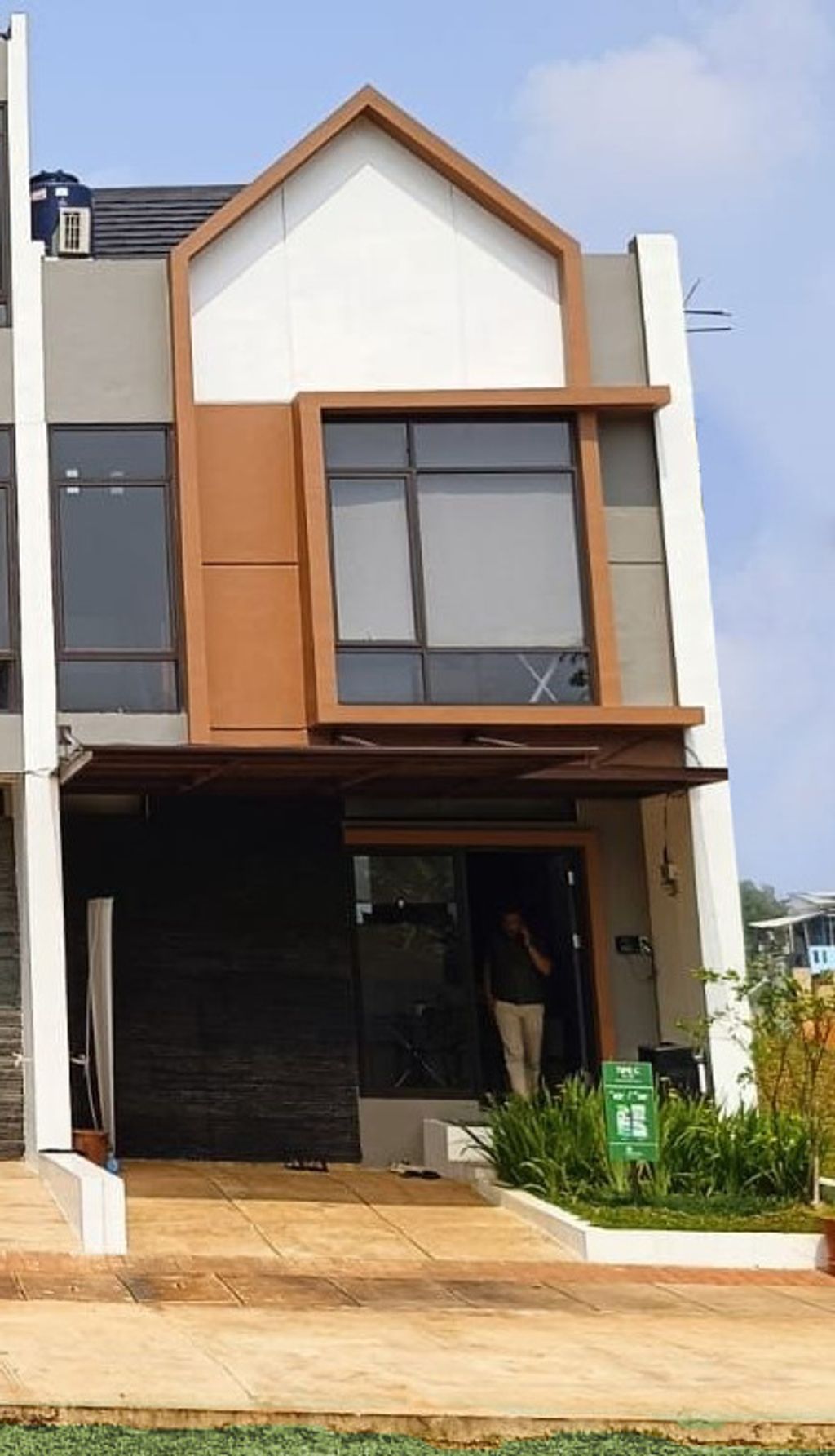 foto tampak rumah tipe 5x12 2 Lantai Standard perumahan ASPENPARK SERPONG