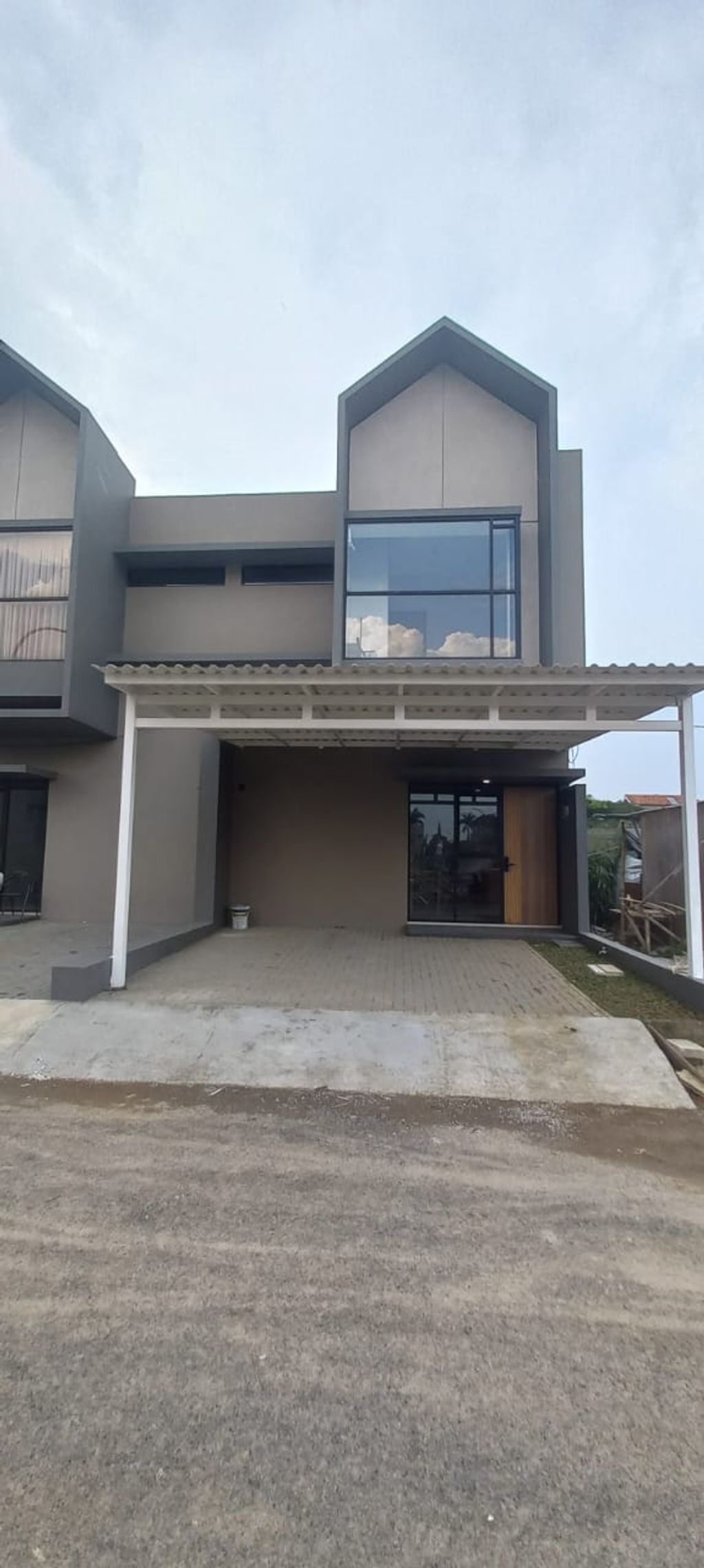 foto tampak rumah tipe 65 (E3) perumahan Kopo Harmonis Townhouse