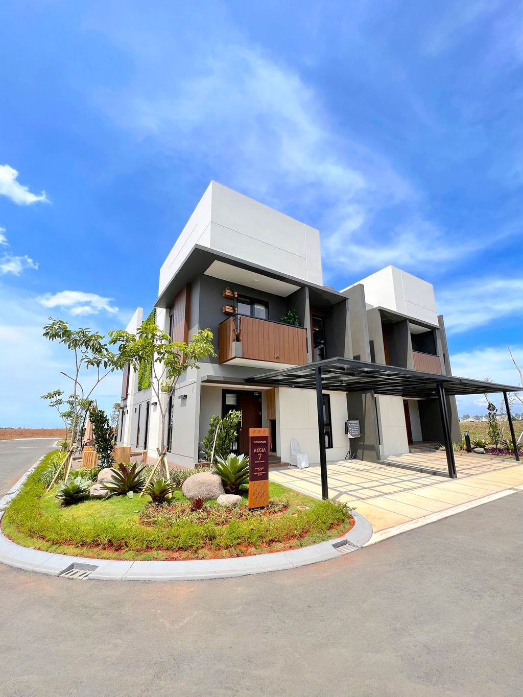 foto tampak rumah tipe Regia 7x13 Premium perumahan SUMMARECON CROWN GADING - CLUSTER REGIA RESIDENCE