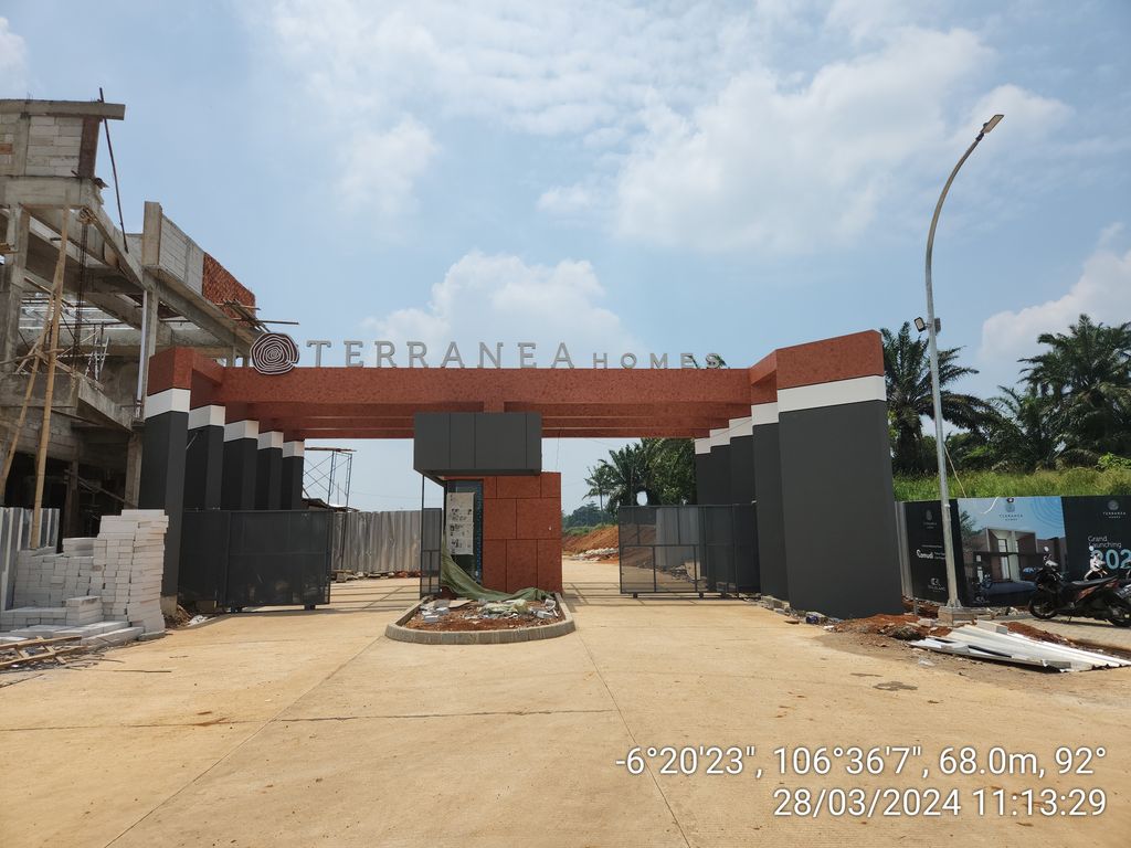 foto gerbang perumahan Terranea Homes
