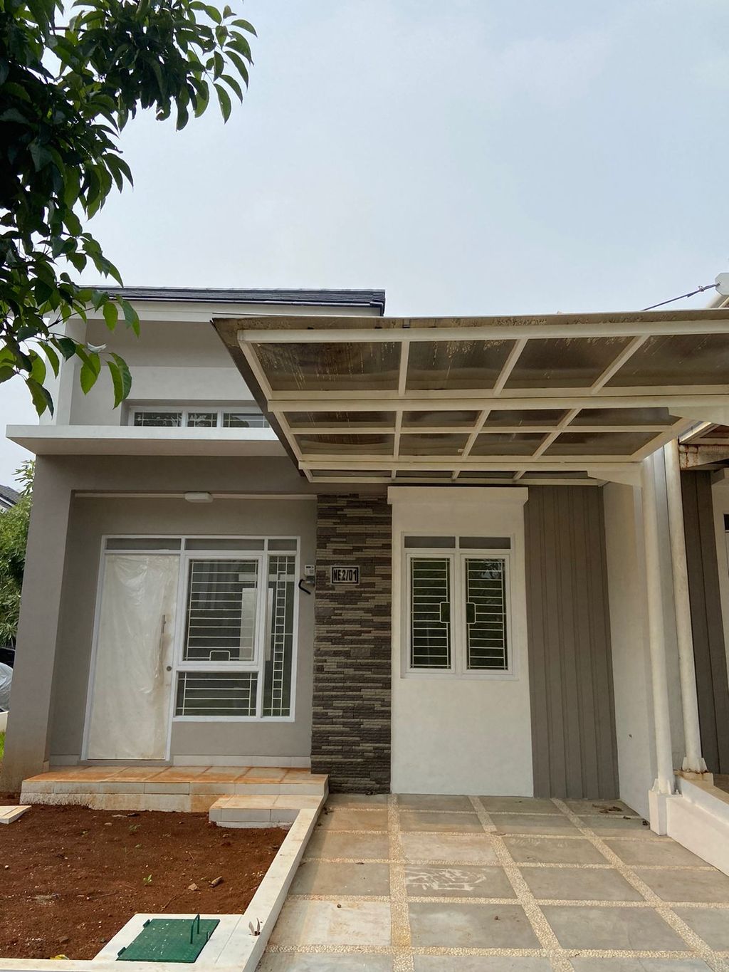 foto tampak rumah tipe NE2-01 perumahan SERPONG NATURA CITY