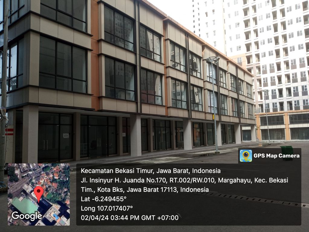 foto posisi tengah perumahan Shopping Arcade/Ruko Trans Park Juanda