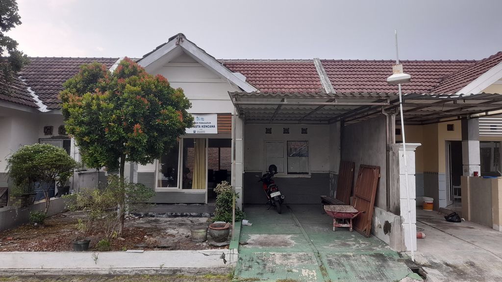 foto contoh rumah perumahan Puri Asta Kencana