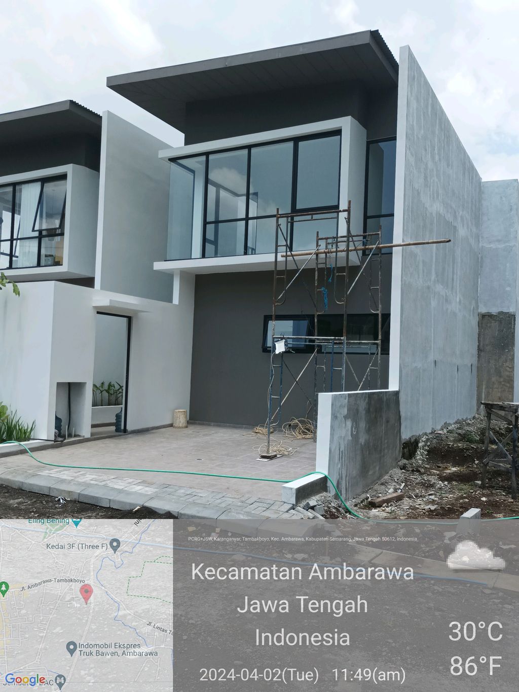 foto tampak rumah tipe Alamanda perumahan BANYU BENING THE VILLA RESORT